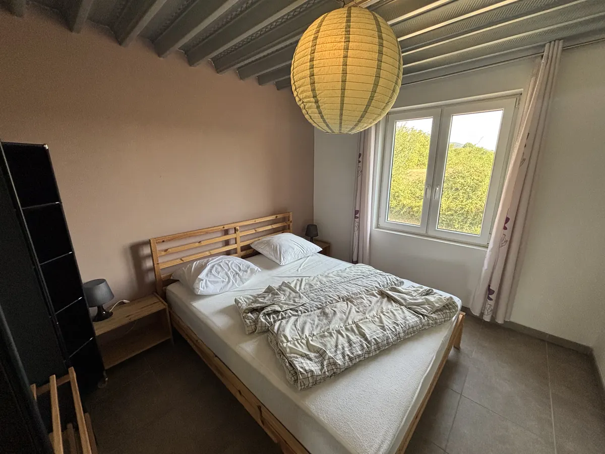 Tweepersoonsslaapkamer van vakantiewoning 3 van Villa Vallon I