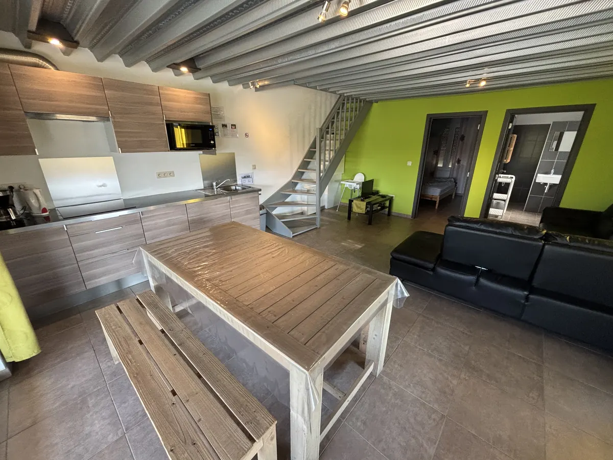 Woonkamer en keuken van vakantiewoning 3 van Villa Vallon I