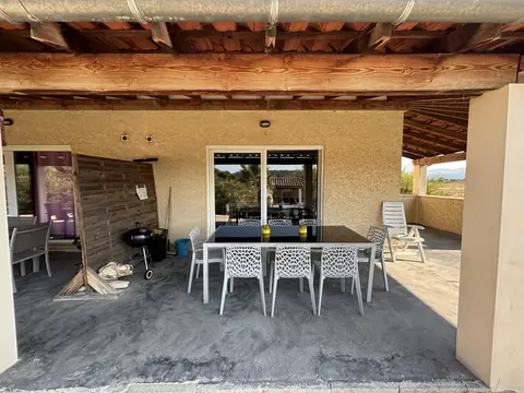 Overdekt terras van vakantiewoning 3 van Villa Vallon I